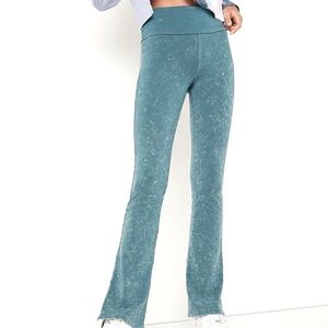 PINK Split Flare Yoga Pants